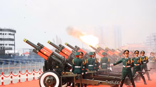 Video cận cảnh 21 loạt đại bác mừng đại lễ 30/4 