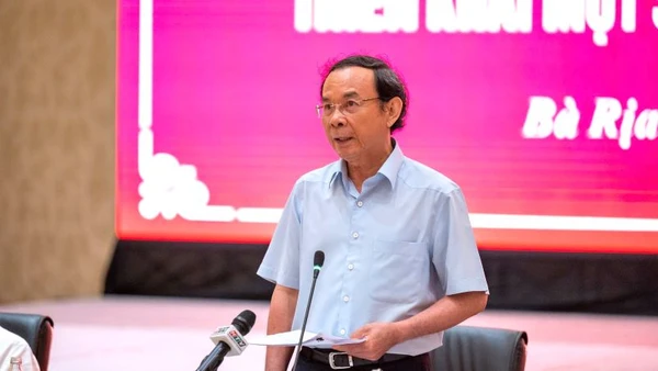 Đồng chí Nguyễn Văn Nên, Ủy viên Bộ Chính trị, Bí thư Thành ủy Thành phố Hồ Chí Minh phát biểu tại hội nghị.