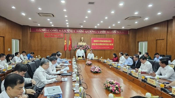 Dự Thảo Báo Cáo Tổng Kết 15 Năm Thi Hành Điều Lệ Đảng (2011-2025) Và Đề Xuất, Định Hướng Bổ Sung, Sửa Đổi Điều Lệ Đảng Toàn Cảnh Hội Nghị.