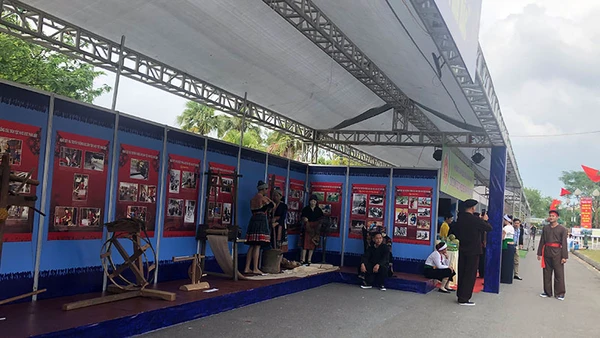 Triển lãm giới thiệu văn hóa, du lịch các địa phương tại Làng Văn hóa - Du lịch các dân tộc Việt Nam.