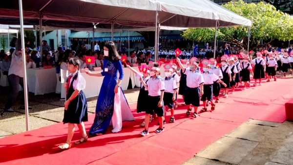 Kiên Giang thiếu giáo viên ở các bộ môn tin học, ngoại ngữ ở bậc tiểu học; nhạc, họa, mỹ thuật ở cấp trung học. 