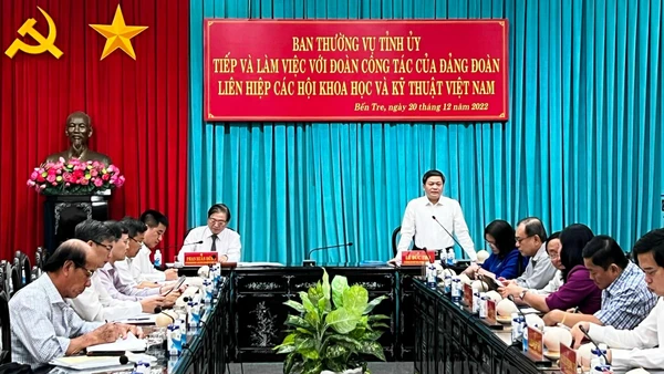 Đoàn công tác Đảng đoàn Liên hiệp các Hội Khoa học và Kỹ thuật Việt Nam làm việc với Ban thường vụ Tỉnh ủy Bến Tre.