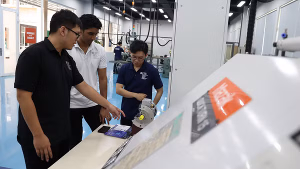 Thu hút và trọng dụng nhân tài