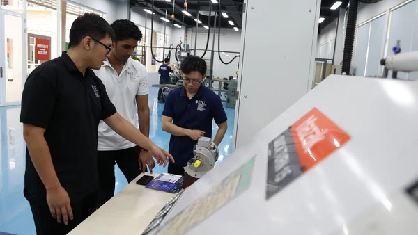 Thu hút và trọng dụng nhân tài