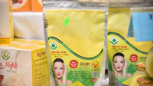 Sản phẩm tinh bột nghệ Minh Châu của Công ty TNHH Hoàng Minh Châu, huyện Khoái Châu, Hưng Yên. (Ảnh: Nhật Quang)