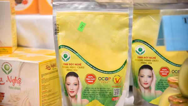 Sản phẩm tinh bột nghệ Minh Châu của Công ty TNHH Hoàng Minh Châu, huyện Khoái Châu, Hưng Yên. (Ảnh: Nhật Quang)