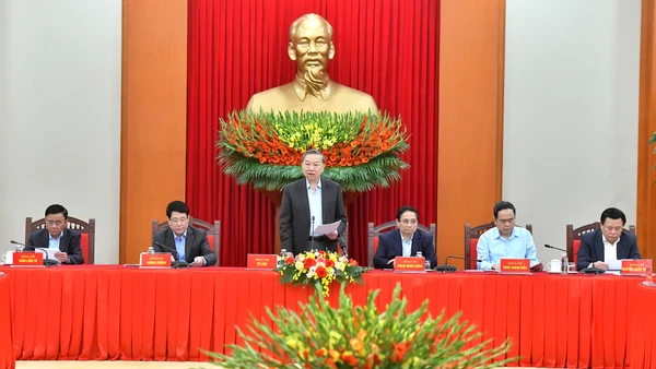 Dự Thảo Báo Cáo Tổng Kết 15 Năm Thi Hành Điều Lệ Đảng (2011-2025) Và Đề Xuất, Định Hướng Bổ Sung, Sửa Đổi Điều Lệ Đảng Tổng Bí Thư Tô Lâm Chủ Trì Phiên Họp Của Tiểu Ban Văn Kiện Đại Hội Xiv Của Đảng.