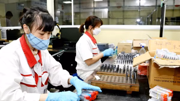 Sản xuất kẹp nhiệt độ tại Khu công nghiệp phụ trợ Nam Hà Nội. Ảnh: Nguyễn Hùng