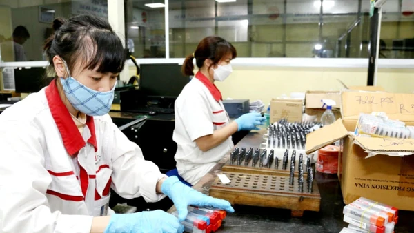 Sản xuất kẹp nhiệt độ tại Khu công nghiệp phụ trợ Nam Hà Nội. Ảnh: Nguyễn Hùng