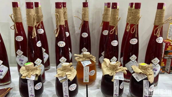 Rượu mận Sa Pa, Lào Cai, sản phẩm OCOP 3 sao. (Ảnh: NGỌC KHÁNH)