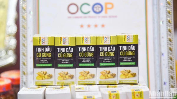 Tinh dầu củ gừng, Hà Nội, sản phẩm OCOP 4 sao. (Ảnh: NHẬT QUANG)