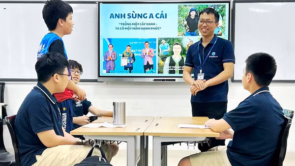 Anh Sùng A Cải chia sẻ trải nghiệm, nâng cao nhận thức về trồng, chăm sóc bảo vệ cây xanh tại Trường Liên cấp Wellspring Hà Nội.