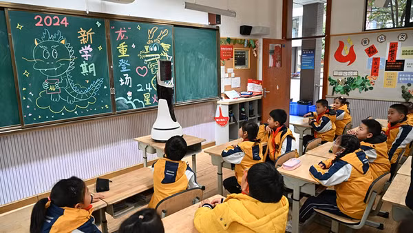 AI được đưa vào giảng dạy tại nhiều trường phổ thông ở Trung Quốc. Ảnh | Chinaminute