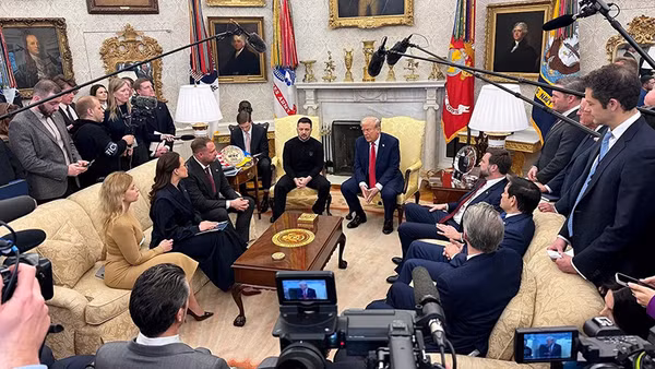 Cuộc hội đàm giữa Tổng thống Mỹ Donald Trump và Tổng thống Ukraine Volodymyr Zelensky tại Nhà Trắng ngày 28/2. Ảnh | AP/Mstyslav Chernov 