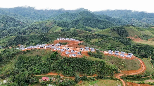 Làng Nủ mới trên đồi Sim, cách làng Nủ cũ khoảng 2 km. Ảnh | THÁI BÌNH