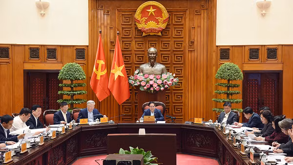 Thủ tướng Phạm Minh Chính chủ trì cuộc họp với các bộ, ngành để rà soát các công việc chuẩn bị đàm phán thương mại với Hoa Kỳ. Ảnh | ĐỨC ANH