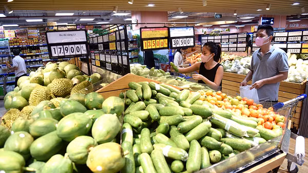 Nhiều mặt hàng nông sản tại siêu thị Co.opmart được dán tem truy xuất nguồn gốc. Ảnh | AN AN