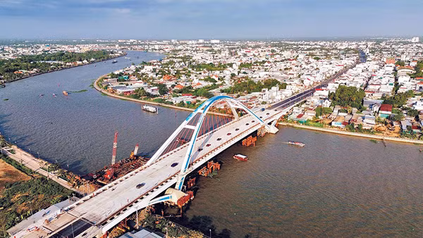 Cầu Trần Hoàng Na có vốn đầu tư gần 800 tỷ đồng - công trình động lực phát triển của thành phố Cần Thơ.