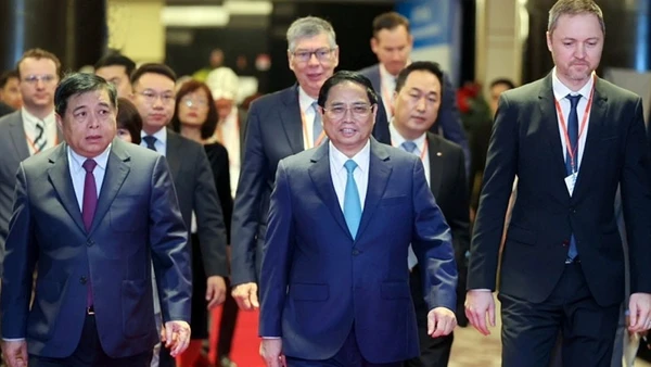 Vững tay lái, chắc tay chèo vượt sóng cả