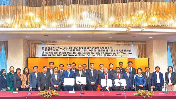 Đoàn công tác của tỉnh Vĩnh Long làm việc với các đối tác Nhật Bản.