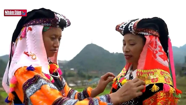 Lễ cúng tổ tiên của người Lô Lô nơi địa đầu