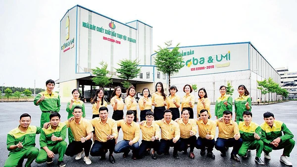 Công nhân viên Nhà máy chiết xuất dầu thực vật Dabaco.