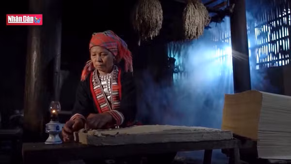 Độc đáo giấy Bản của người Dao