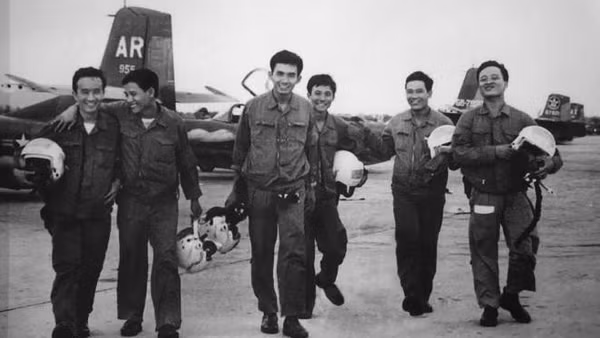 Phi đội Quyết thắng tại sân bay Thành Sơn (Phan Rang) chiều 28/4/1975 sau khi tấn công sân bay Tân Sơn Nhất. (Ảnh: Tư liệu/TTXVN)