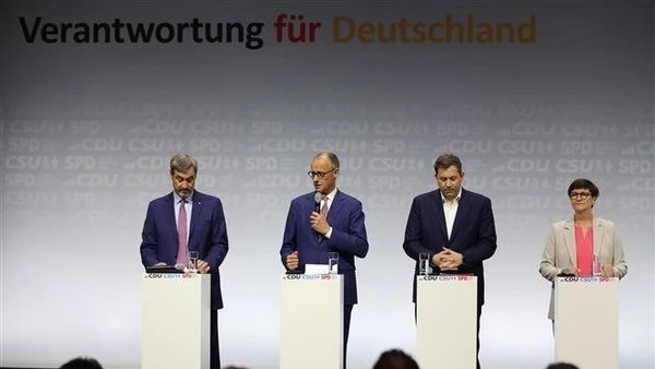 Ông Friedrich Merz (thứ hai từ trái qua) trong lễ ký thỏa thuận liên minh cầm quyền, ngày 5/5.