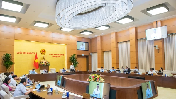 Phiên họp Ủy ban Thường vụ Quốc hội cho ý kiến về Dự thảo Nghị quyết đào tạo các ngành, nghề chuyên môn đặc thù trong lĩnh vực nghệ thuật. (Ảnh Duy Linh)