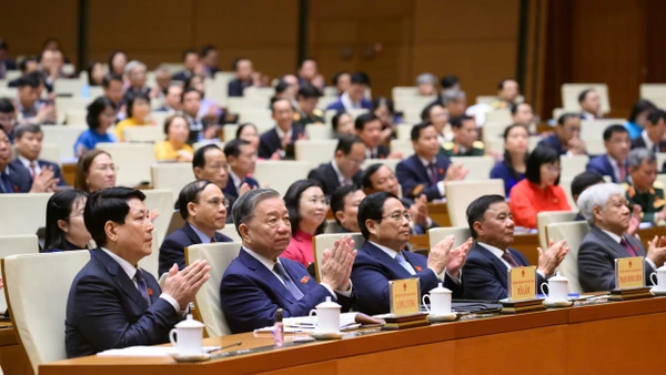 Phiên khai mạc trọng thể Kỳ họp thứ 9 Quốc hội khóa XV tại Hội trường Diên Hồng, nhà Quốc hội. 