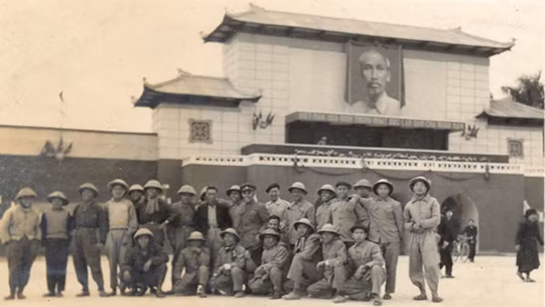 Lễ đài Ba Đình đầu tiên bằng gỗ ván do KTS Nguyễn Văn Ninh thiết kế. Nguồn: Gia đình Kiến trúc sư Nguyễn Văn Ninh cung cấp.