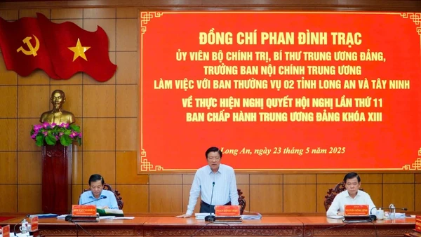 Ủy viên Bộ Chính trị, Bí thư Trung ương Đảng, Trưởng Ban Nội chính Trung ương Phan Đình Trạc làm việc với Ban Thường vụ hai tỉnh Long An và Tây Ninh.