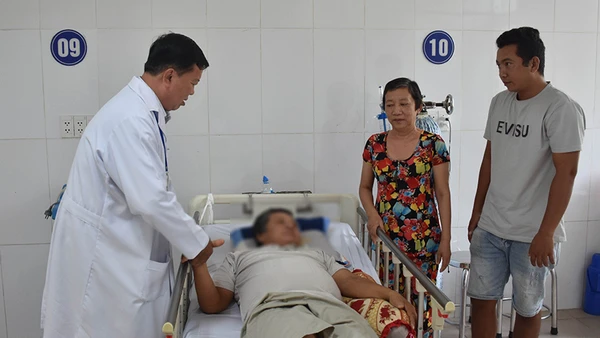 Bệnh nhân M. được các bác sĩ điều trị tích cực đã qua cơn nguy hiểm.