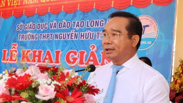 Bí thư Tỉnh ủy Long An Nguyễn Văn Được phát biểu tại Lễ khai giảng của Trường Trung học phổ thông Nguyễn Hữu Thọ.