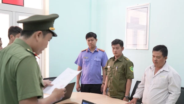 Cơ quan An ninh điều tra Công an tỉnh Long An công bố Quyết định khởi tố vụ án, khởi tố bị can.