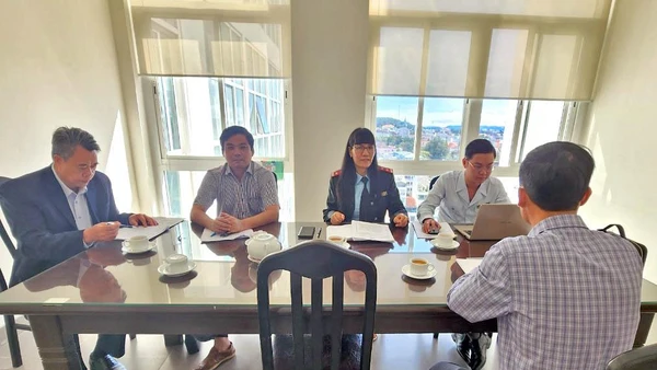 Cơ quan chức năng tỉnh Lâm Đồng làm việc với đại diện Tạp chí điện tử Thương hiệu và Công luận.