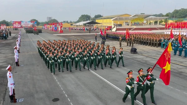 Tiểu ban diễu binh, diễu hành tại Lễ kỷ niệm 50 năm Ngày Giải phóng miền nam, thống nhất đất nước tổ chức tổng hợp luyện các lực lượng lần thứ 2. (Ảnh: QUANG PHONG)