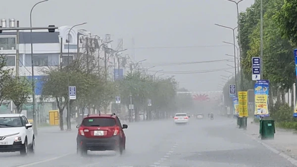 Cơn mưa nặng hạt tại thành phố Cần Thơ