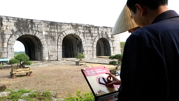 Điểm check-in Yêu lắm Việt Nam tại Thành Nhà Hồ.