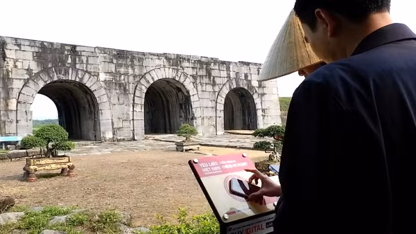 Điểm check-in Yêu lắm Việt Nam tại Thành Nhà Hồ.