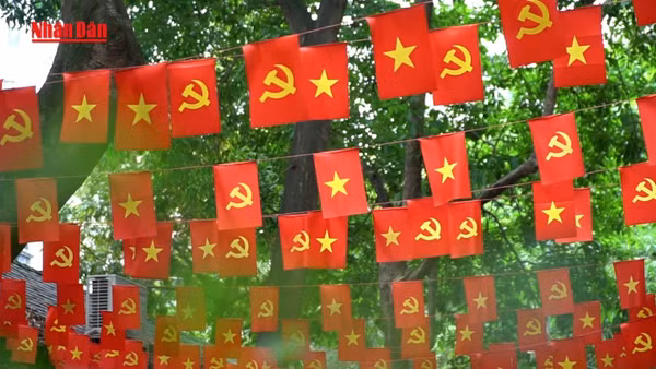 [Video] Nghề "giữ hồn" lá cờ Tổ quốc