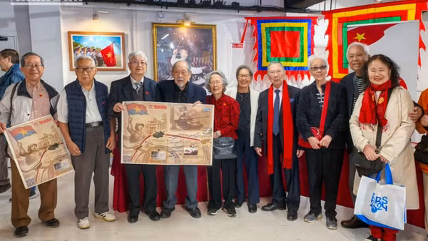 [Ảnh] Kiều bào tại Pháp và hành trình của lòng yêu nước