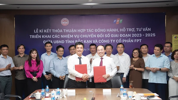 Quang cảnh lễ ký kết.