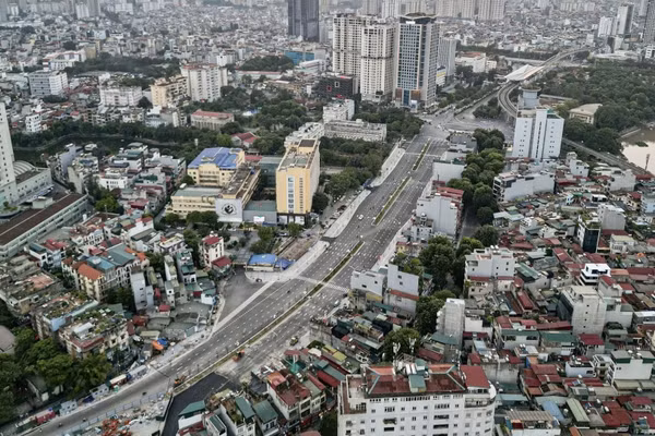 Dự án đầu tư xây dựng đường Vành đai 1, đoạn Hoàng Cầu-Voi Phục có tổng mức đầu tư 7.210 tỷ đồng từ nguồn ngân sách thành phố, điểm đầu tại nút giao Cát Linh-La Thành-Yên Lãng (Hoàng Cầu), điểm cuối tại nút giao Voi Phục. (Ảnh: Quốc Khánh/TTXVN)