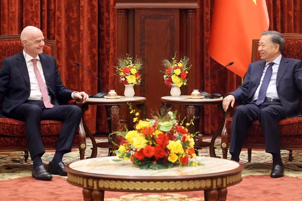 Tổng Bí thư, Chủ tịch nước Tô Lâm tiếp Chủ tịch FIFA Gianni Infantino. (Ảnh: TTXVN)