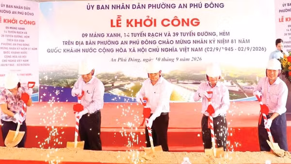 Ủy ban nhân dân phường An Phú Đông vừa tổ chức Lễ khởi công một loạt công trình chỉnh trang đô thị, vệ sinh môi trường trên địa bàn.