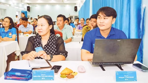 Lớp tập huấn cập nhật kỹ năng số thí điểm cho lãnh đạo, cán bộ làm công tác Mặt trận, các tổ chức chính trị-xã hội trên địa bàn xã Bình Lợi.