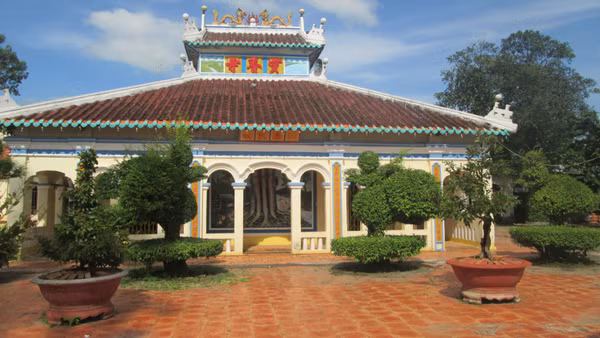 Khuôn viên đền thờ Quản cơ Trần Văn Thành.