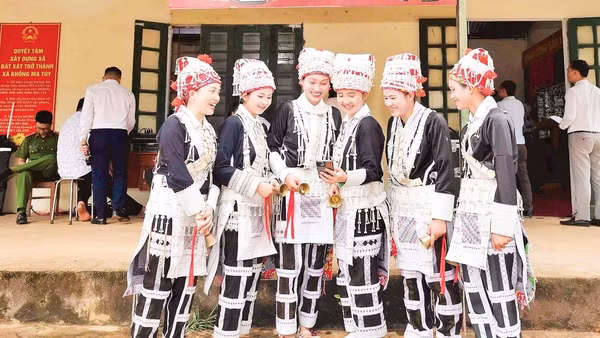 Chuyển đổi số góp phần thay đổi diện mạo nông thôn ở Sơn Hà.
